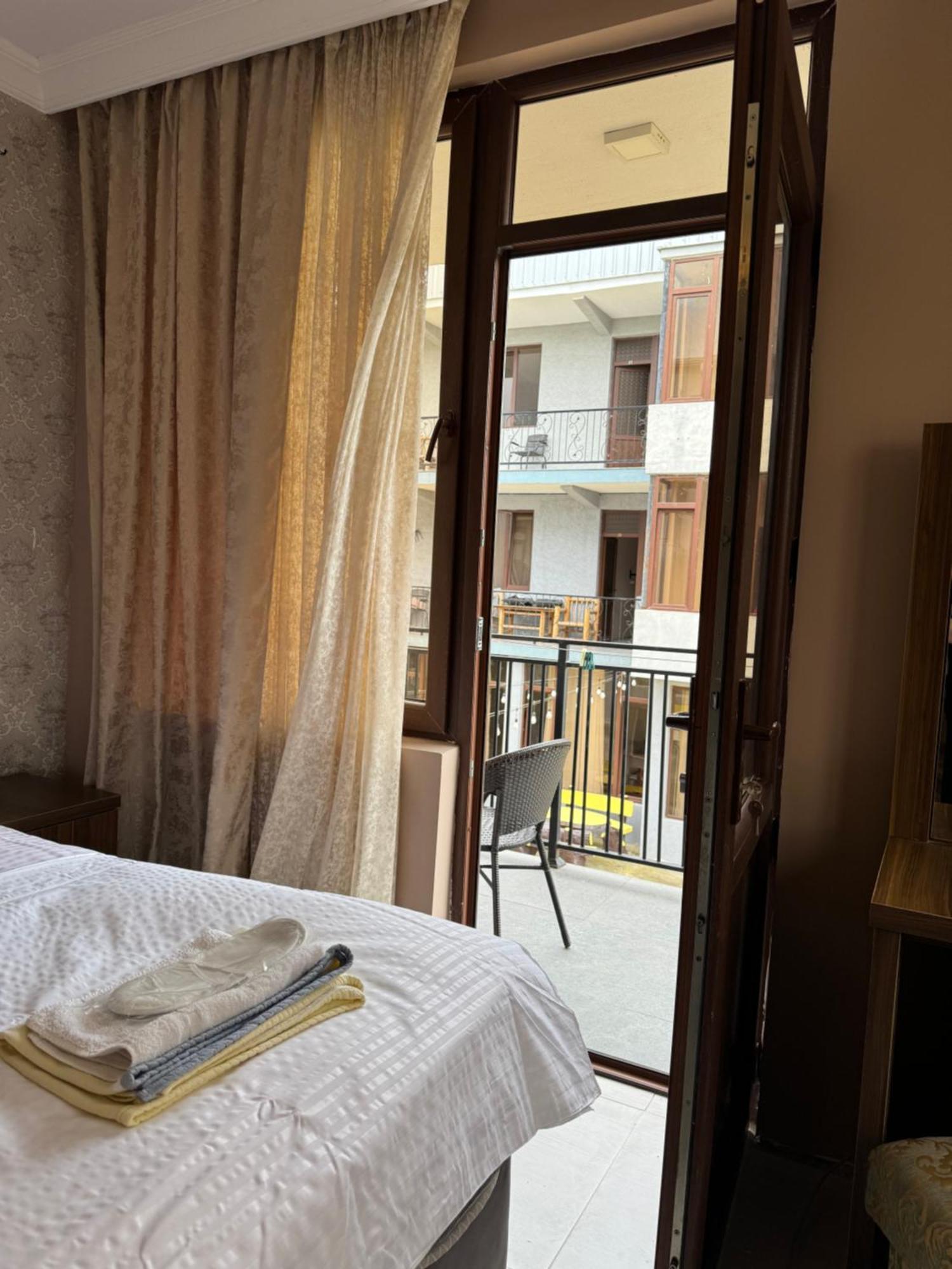 Hotel Guga コブレチ エクステリア 写真